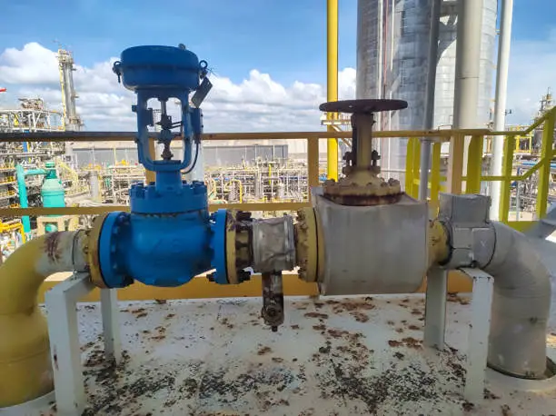 Wire-drawing and seat damage from throttling a gate valve